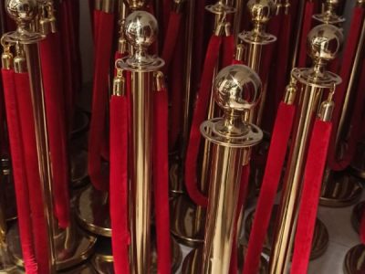 Rope Stand/Que Line Beludru Merah